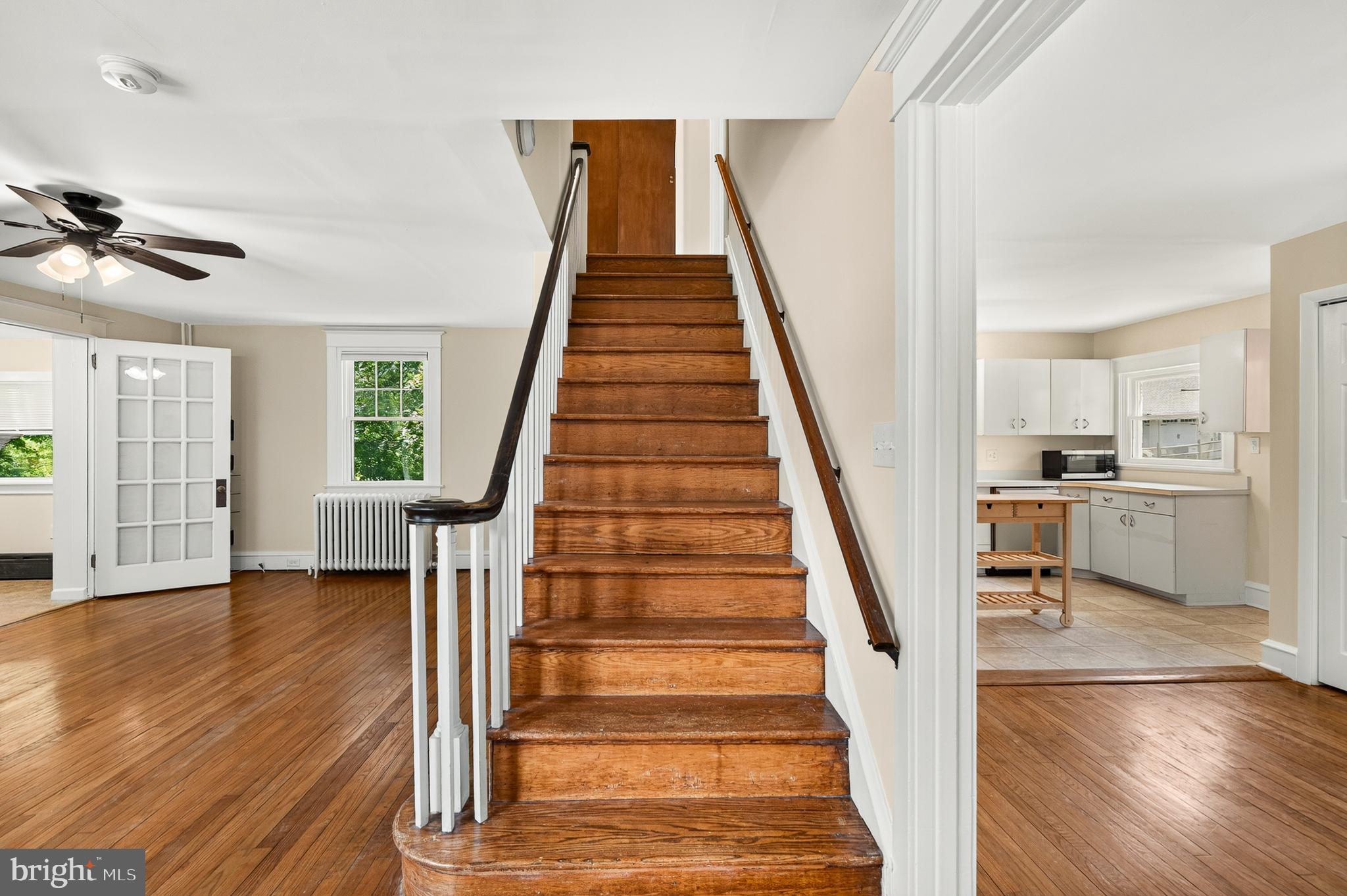 113 South Valley Road Paoli, PA 19301 - Photo 8 of 39 Foyer /stairs