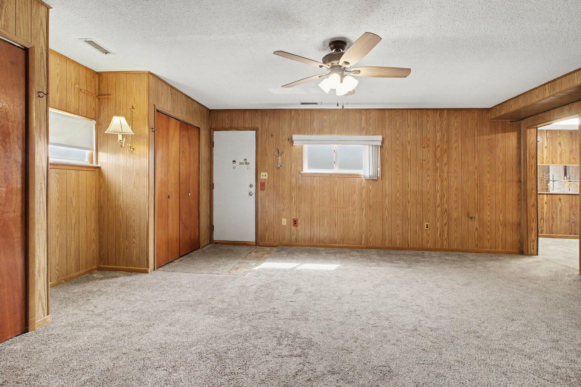 1711 Grove Road Ypsilanti, MI 48198 - Photo 4 of 28 005_file_9428