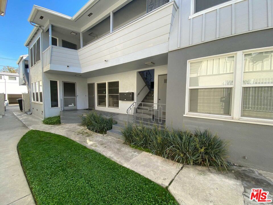 348 South Elm Drive, Unit 6 Beverly Hills, CA 90212 - Photo 2 of 17 a front view of a house with garden