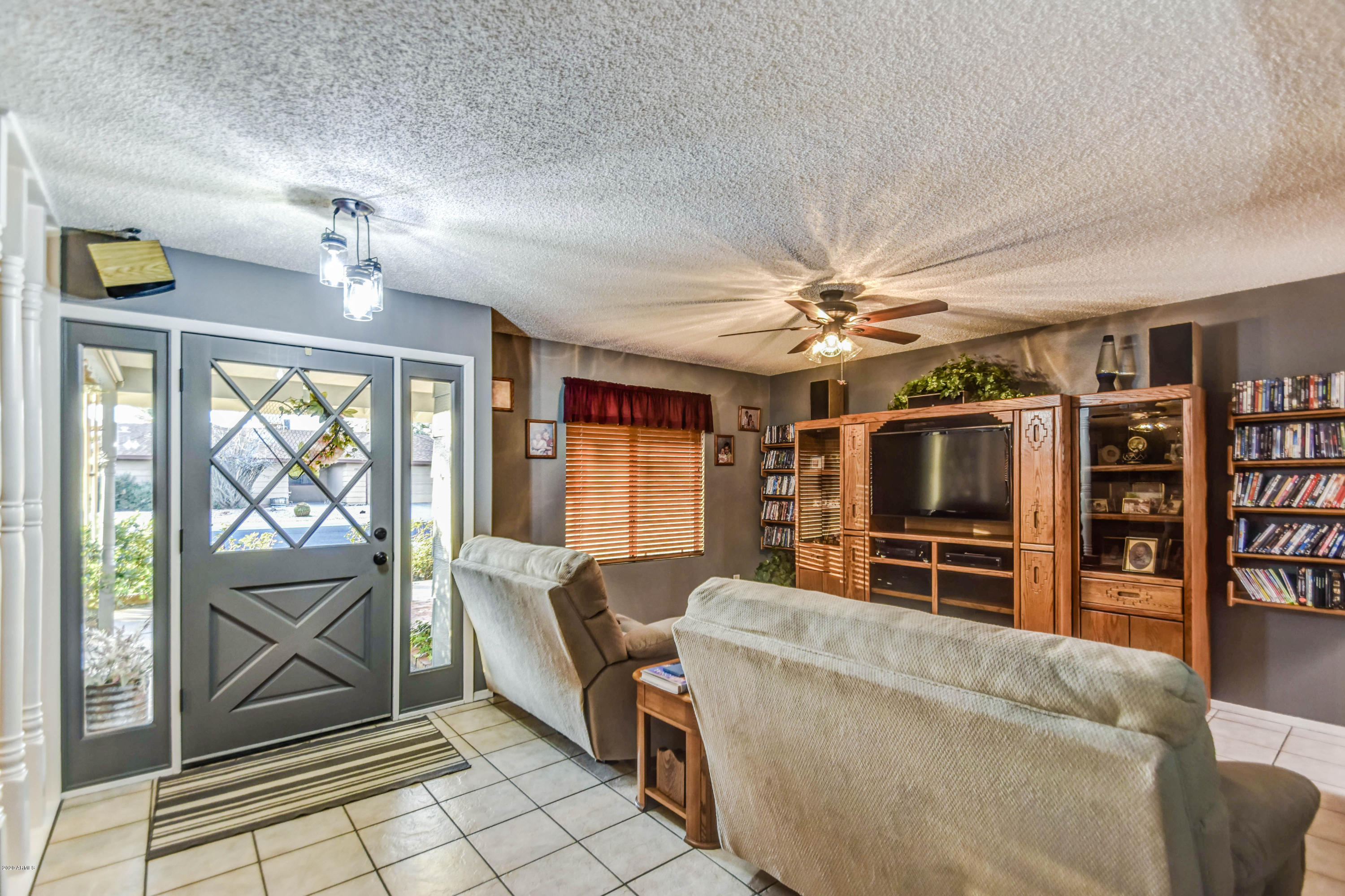 11825 South Ki Road Phoenix, AZ 85044 - Photo 3 of 27 family room 2