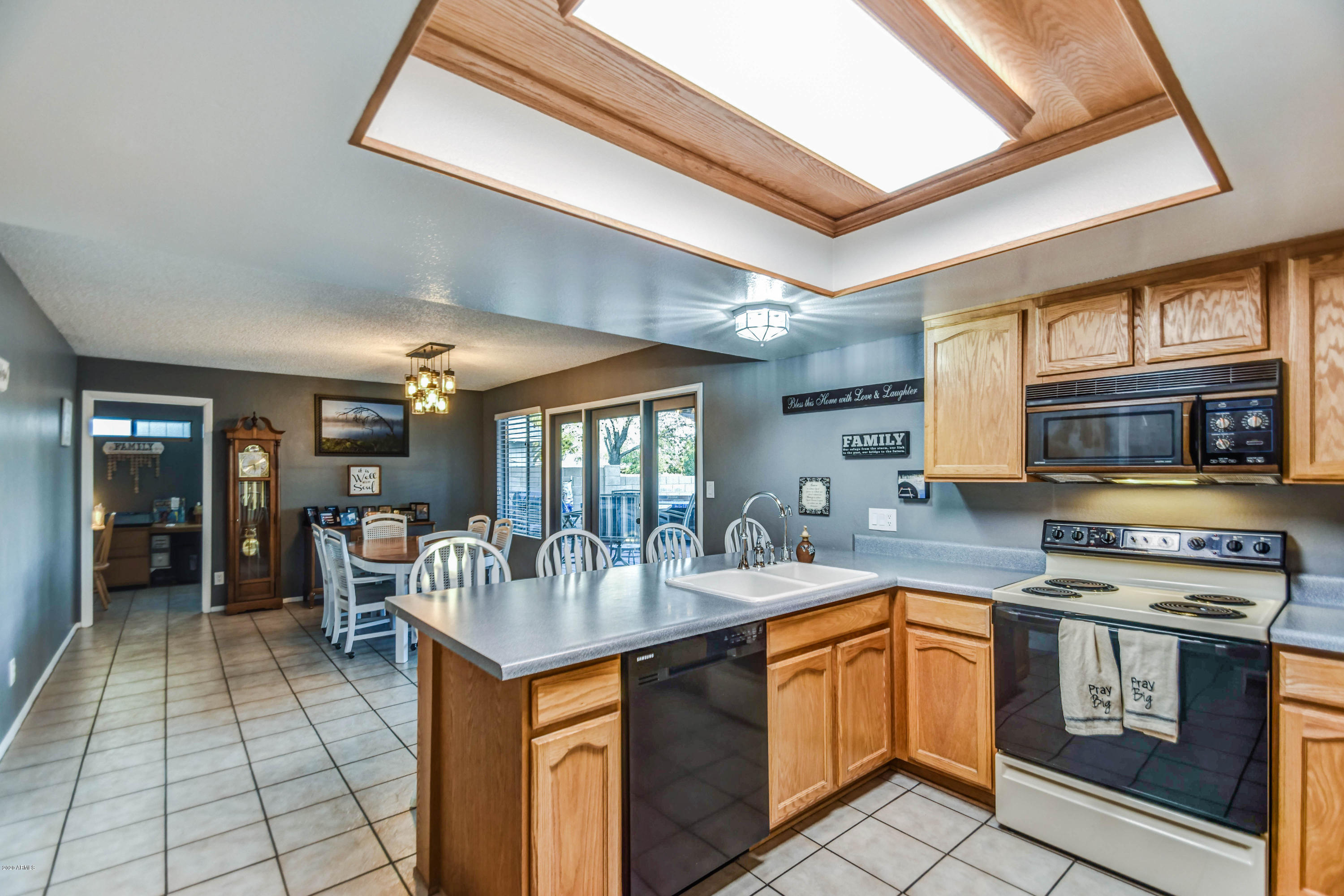 11825 South Ki Road Phoenix, AZ 85044 - Photo 6 of 27 kitchen 6