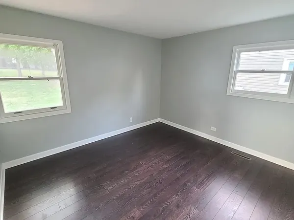 $2,650 | 202 East Streamwood Boulevard, Streamwood, IL 60107