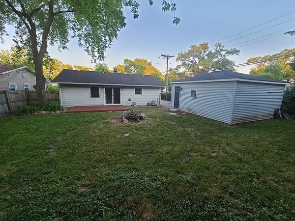 $2,650 | 202 East Streamwood Boulevard, Streamwood, IL 60107