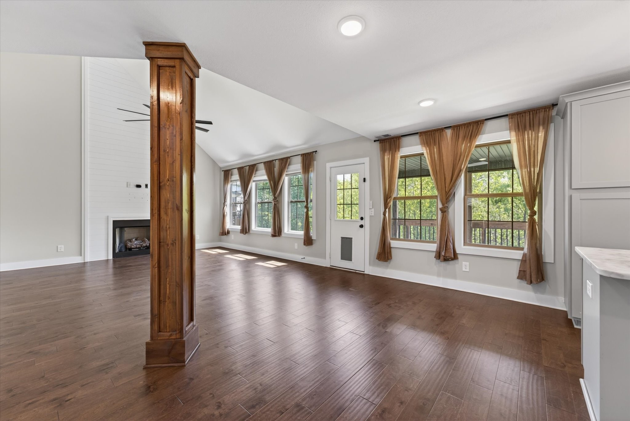 1071 Barnhill Road Clarksville, TN 37043 - Photo 12 of 37