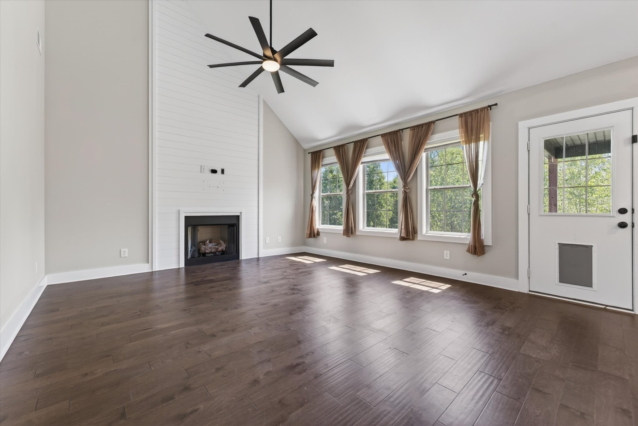 1071 Barnhill Road Clarksville, TN 37043 - Photo 6 of 37