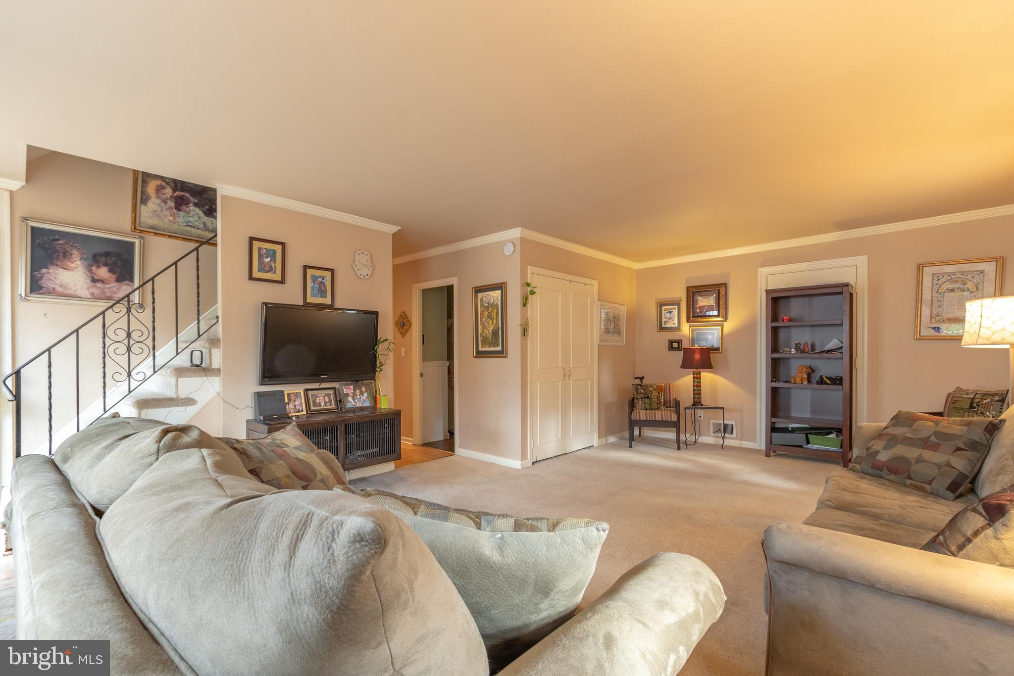 2137 Keith Road Abington, PA 19001 - Photo 4 of 25 Living Room