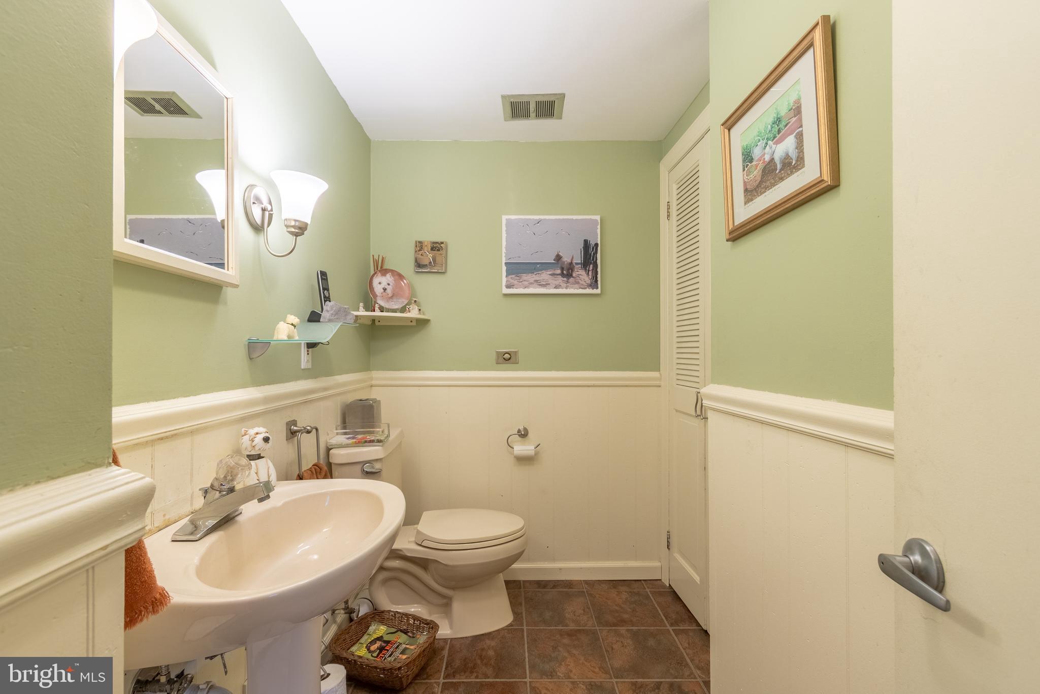 2137 Keith Road Abington, PA 19001 - Photo 10 of 25 Powder Room