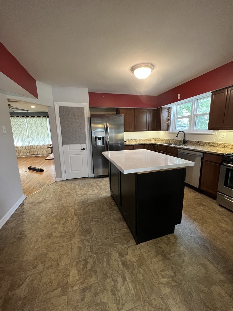 10851 Parkside Avenue Chicago Ridge, IL 60415 - Photo 8 of 18