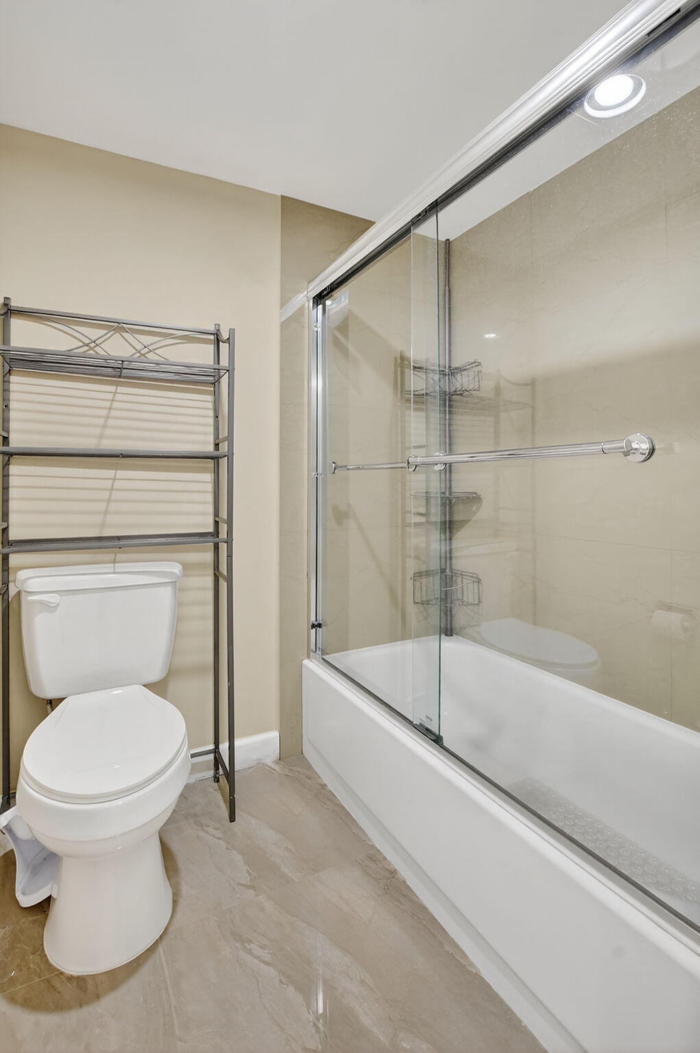 9268 Vista Del Lago, Unit 26D Boca Raton, FL 33428 - Photo 19 of 34 a bathroom with a toilet and a bathtub