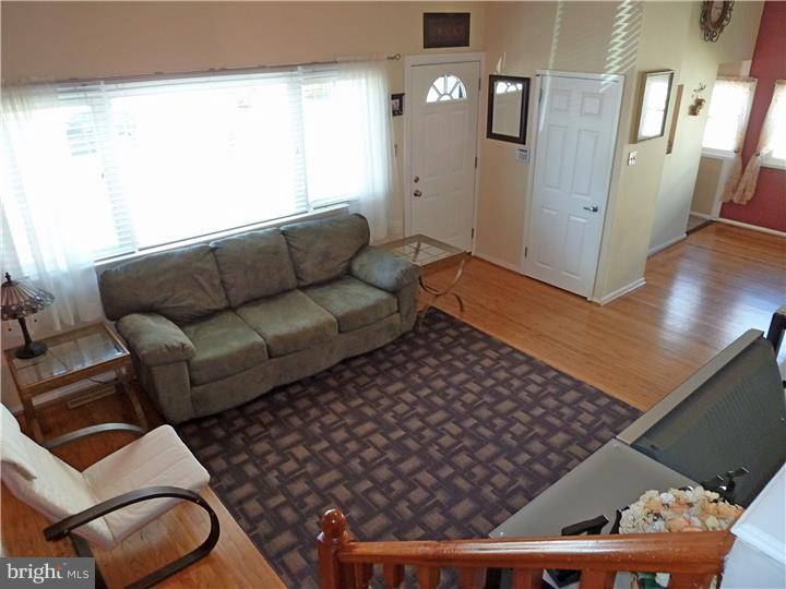 422 Haywood Road Ambler, PA 19002 - Photo 3 of 23 Living Room