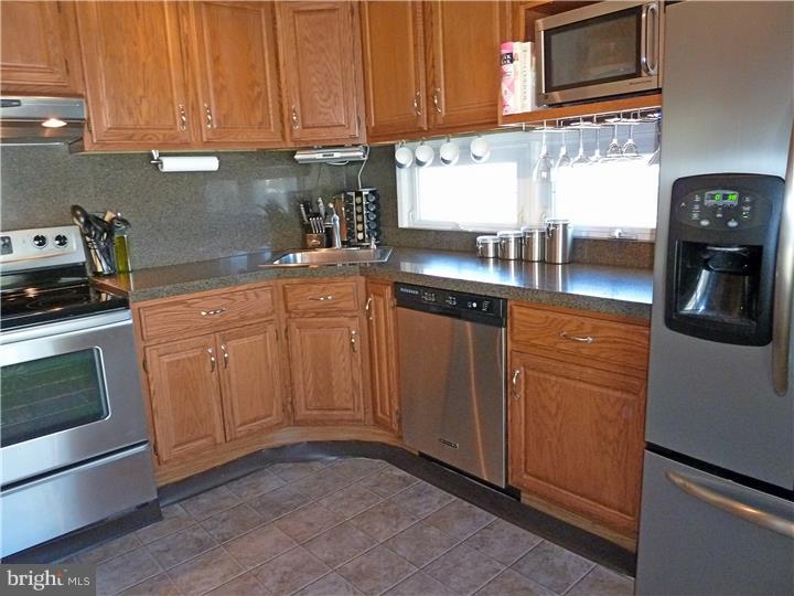 422 Haywood Road Ambler, PA 19002 - Photo 5 of 23 Kitchen