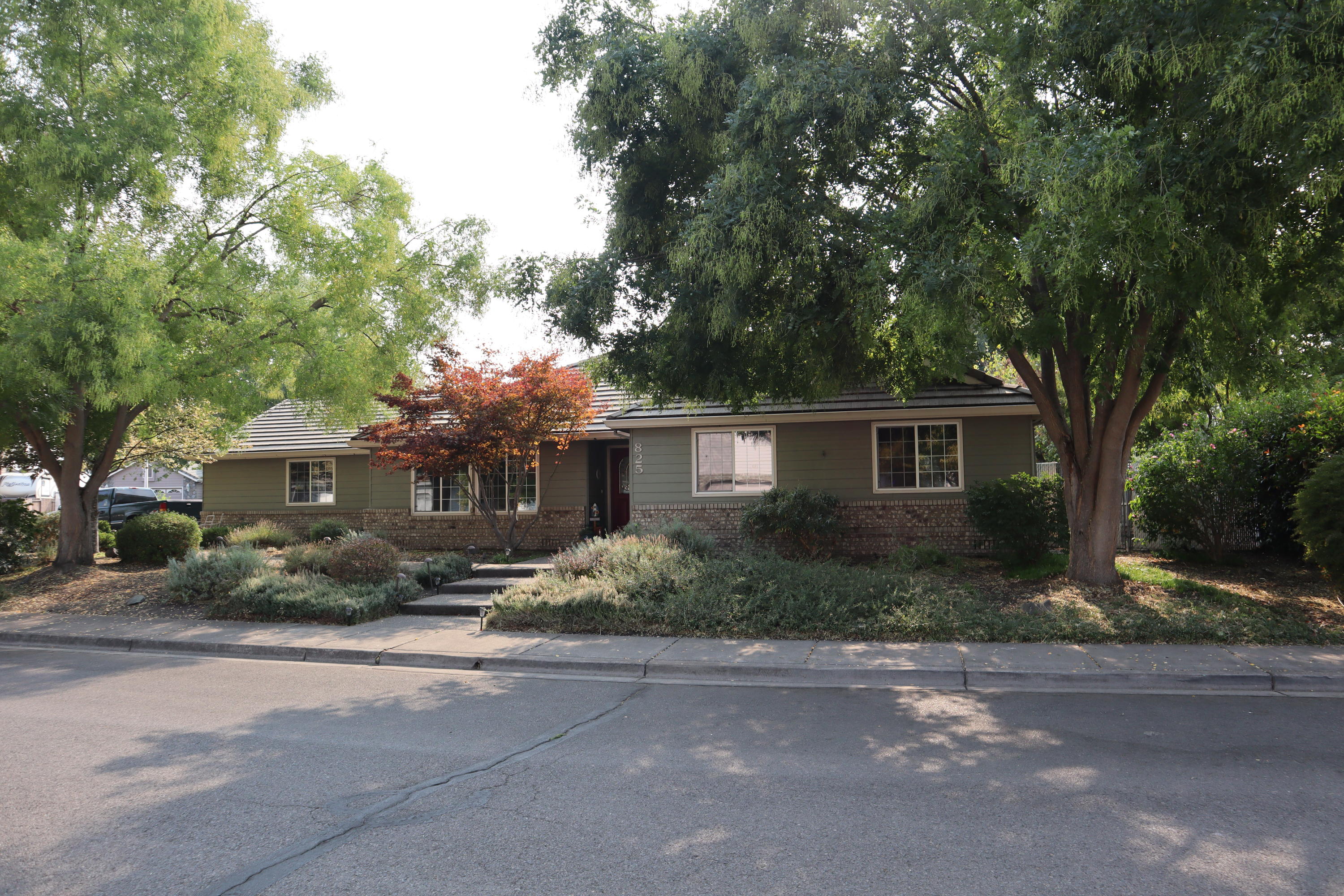 825 Amanda Way Central Point, OR 97502 - Photo 2 of 29 IMG_0022