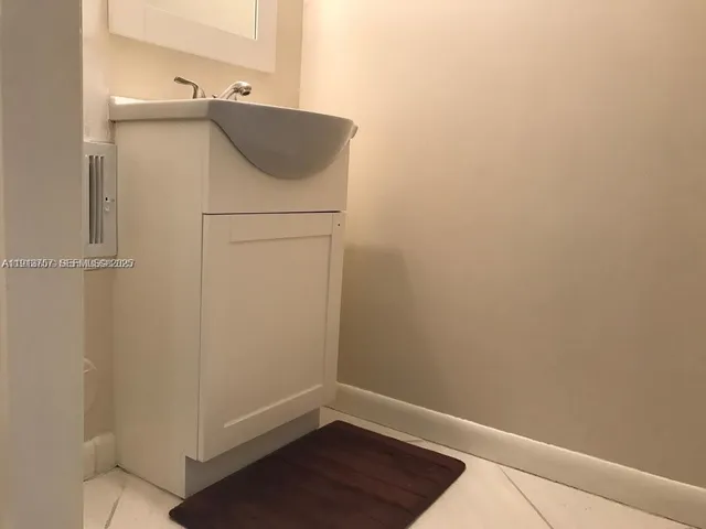 a view of utility room