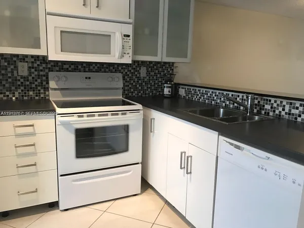 $2,300 | 165 Riviera Circle, Unit 589, Weston, FL 33326