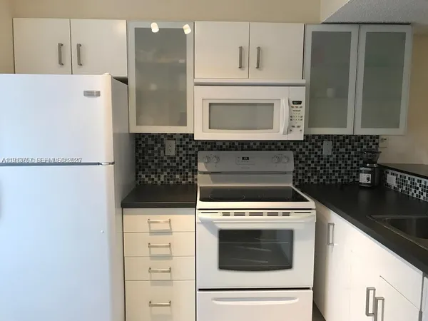 $2,300 | 165 Riviera Circle, Unit 589, Weston, FL 33326