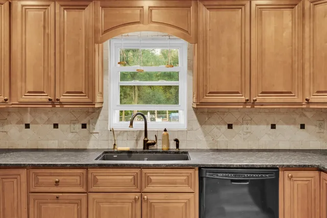 $650,000 | W2585 Long Meadow Drive, Lafayette, WI 53121