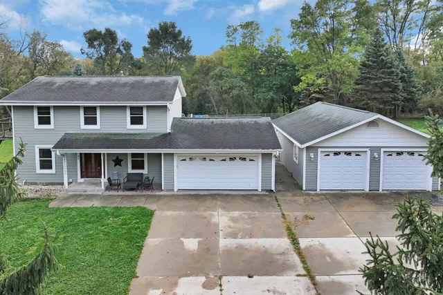 $650,000 | W2585 Long Meadow Drive, Lafayette, WI 53121