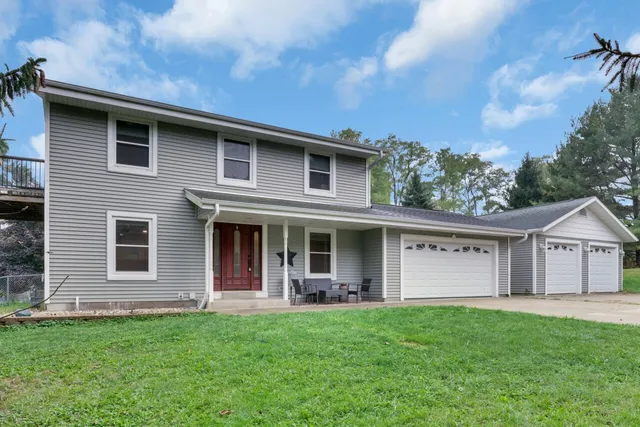 $650,000 | W2585 Long Meadow Drive, Lafayette, WI 53121