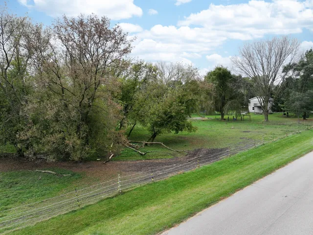 $650,000 | W2585 Long Meadow Drive, Lafayette, WI 53121