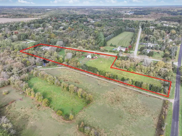 $650,000 | W2585 Long Meadow Drive, Lafayette, WI 53121