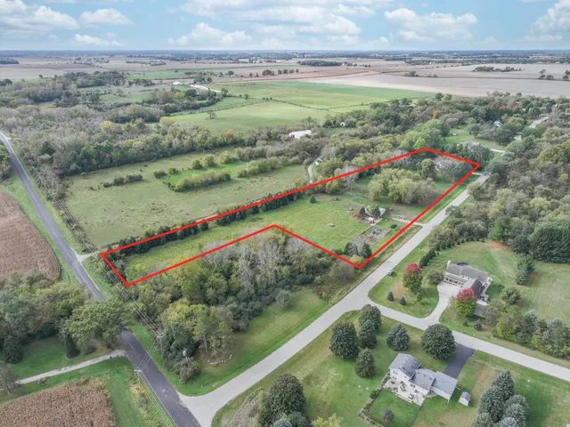 $650,000 | W2585 Long Meadow Drive, Lafayette, WI 53121