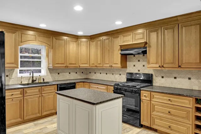 $650,000 | W2585 Long Meadow Drive, Lafayette, WI 53121