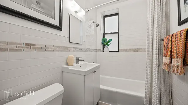 $625,000 | 415 Avenue C, Unit 2D | Kensington