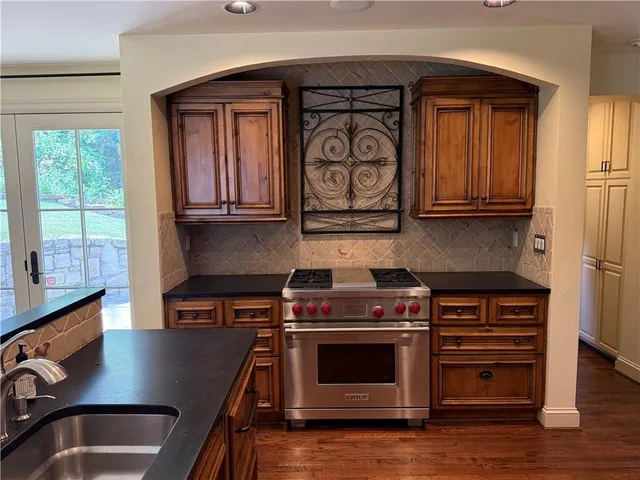 $5,500 | 5001 Sunset Drive, Kansas City, MO 64112