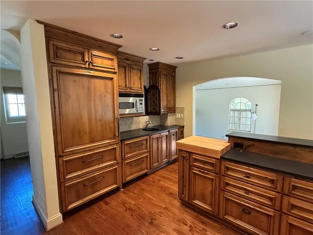 $5,500 | 5001 Sunset Drive, Kansas City, MO 64112