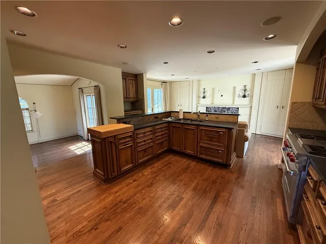 $5,500 | 5001 Sunset Drive, Kansas City, MO 64112