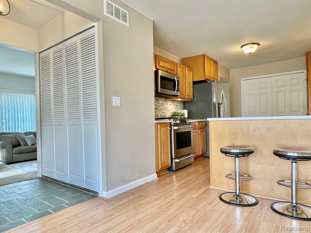 1223 Candlestick Lane Rochester Hills, MI 48306 - Photo 10 of 37