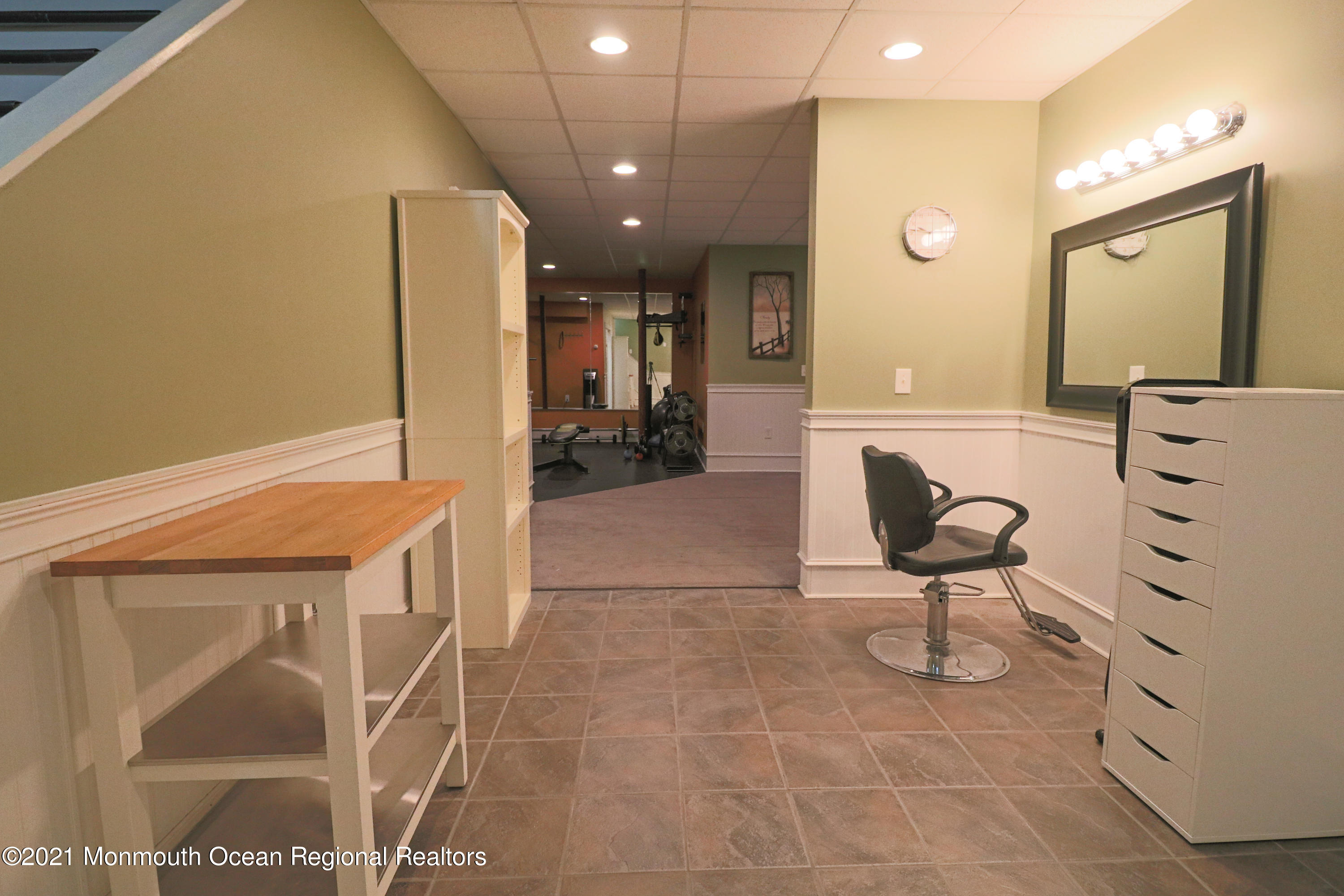 352 Brewers Bridge Road Jackson, NJ 08527 - Photo 27 of 34 a living room with furniture
