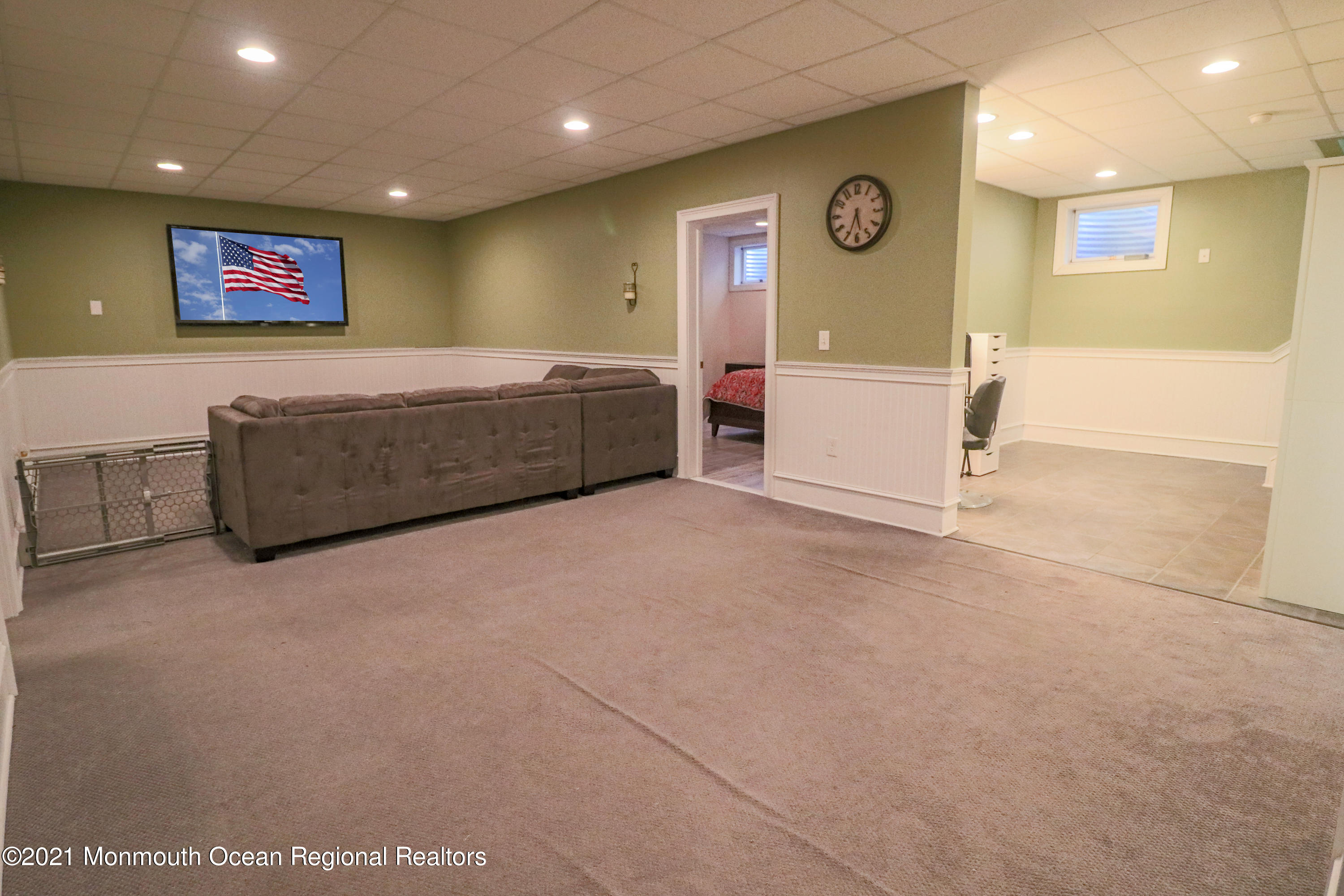 352 Brewers Bridge Road Jackson, NJ 08527 - Photo 30 of 34 a living room with furniture