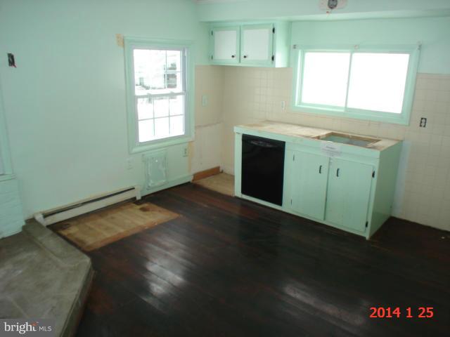 820 Hoffmaster Road Knoxville, MD 21758 - Photo 3 of 12 Kitchen