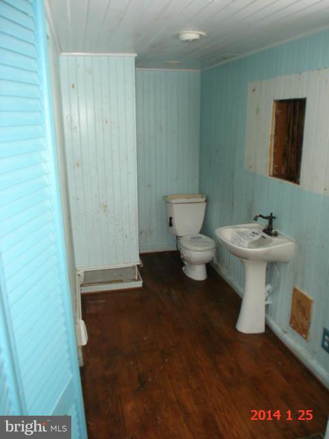 820 Hoffmaster Road Knoxville, MD 21758 - Photo 4 of 12 Bath