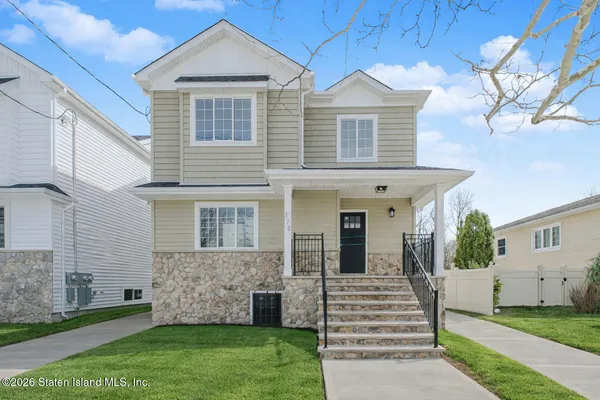 $1,449,999 | 178 North Railroad Street | Huguenot