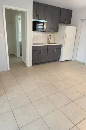 $2,000 | 1017 Southeast 3rd Street, Unit 3, Deerfield Beach, FL 33441