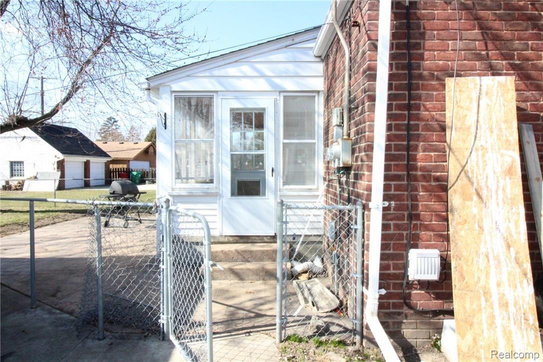 15744 Camden Avenue Eastpointe, MI 48021 - Photo 8 of 65 IMG_0604.JPG
