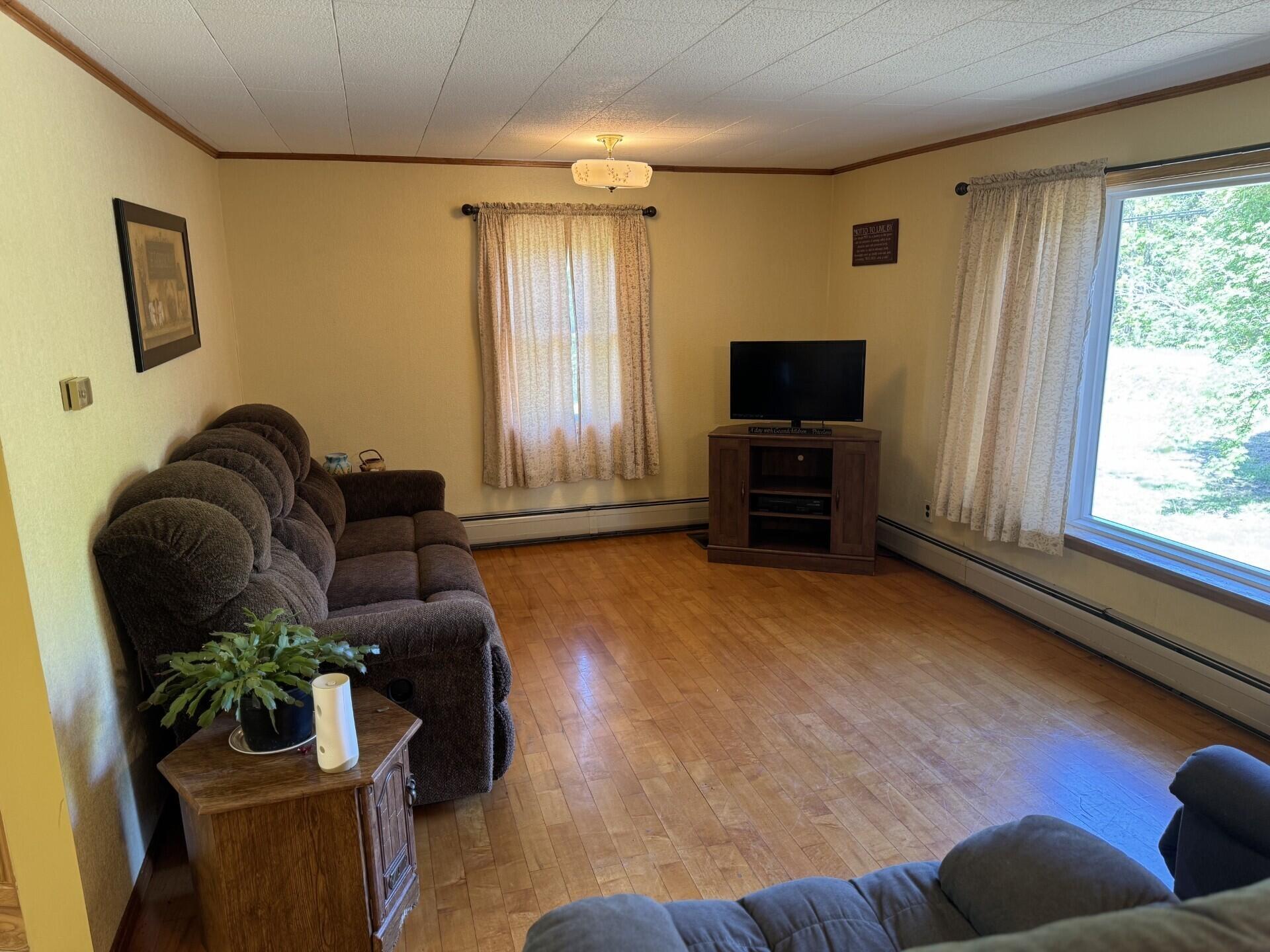 237 Foxcroft Road Houlton, ME 04730 - Photo 21 of 42 Living Room (237 Foxcroft Road)