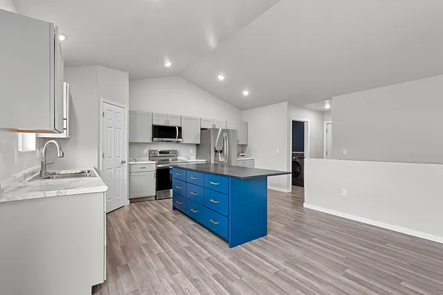 $349,900 | 843 Redhawk Drive, Pulaski, WI 54162