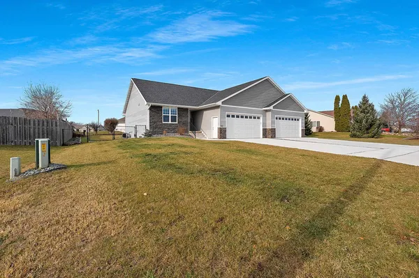 $349,900 | 843 Redhawk Drive, Pulaski, WI 54162