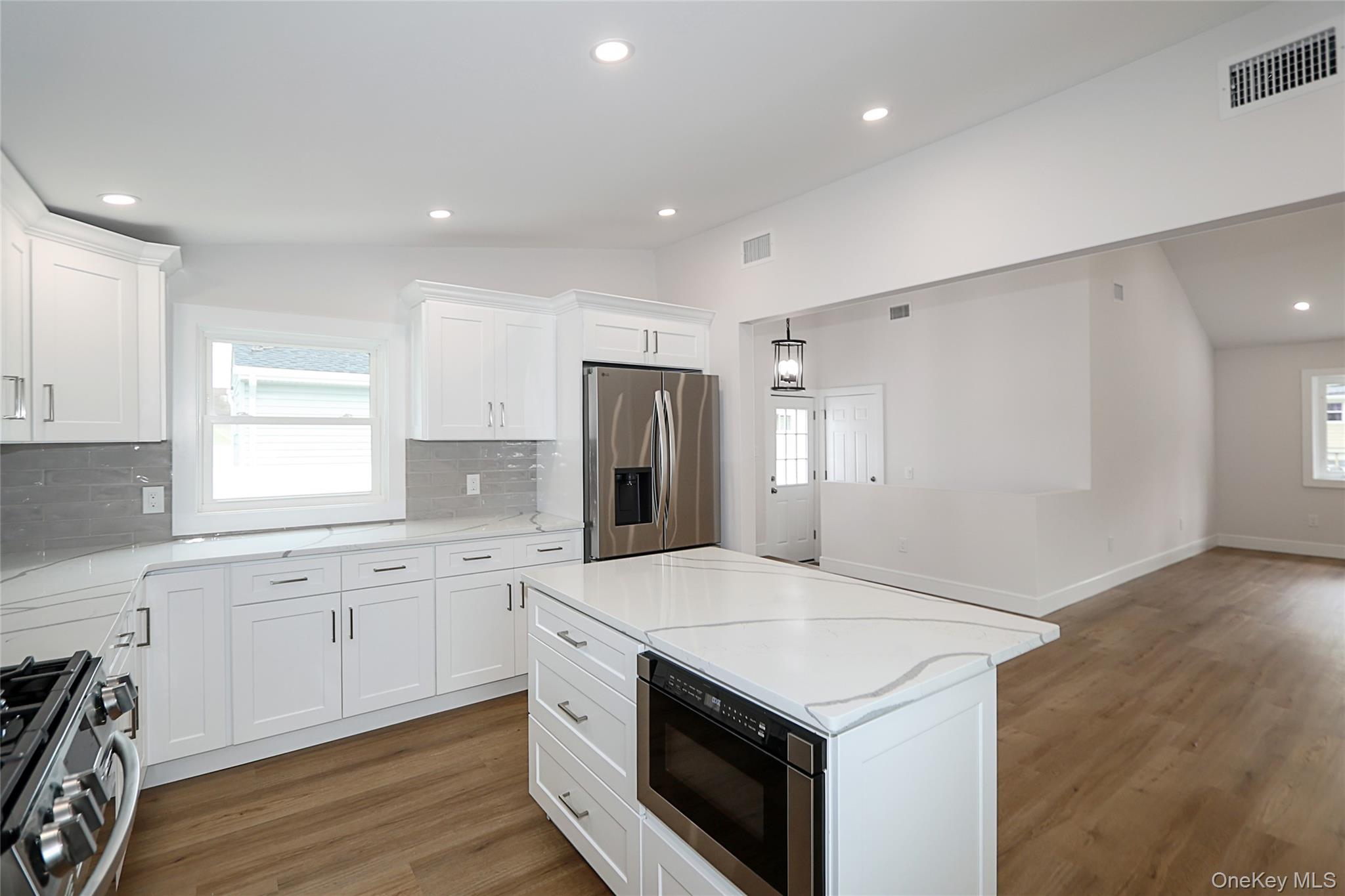 224 Hungry Harbor Road Valley Stream, NY 11581 - Photo 11 of 25