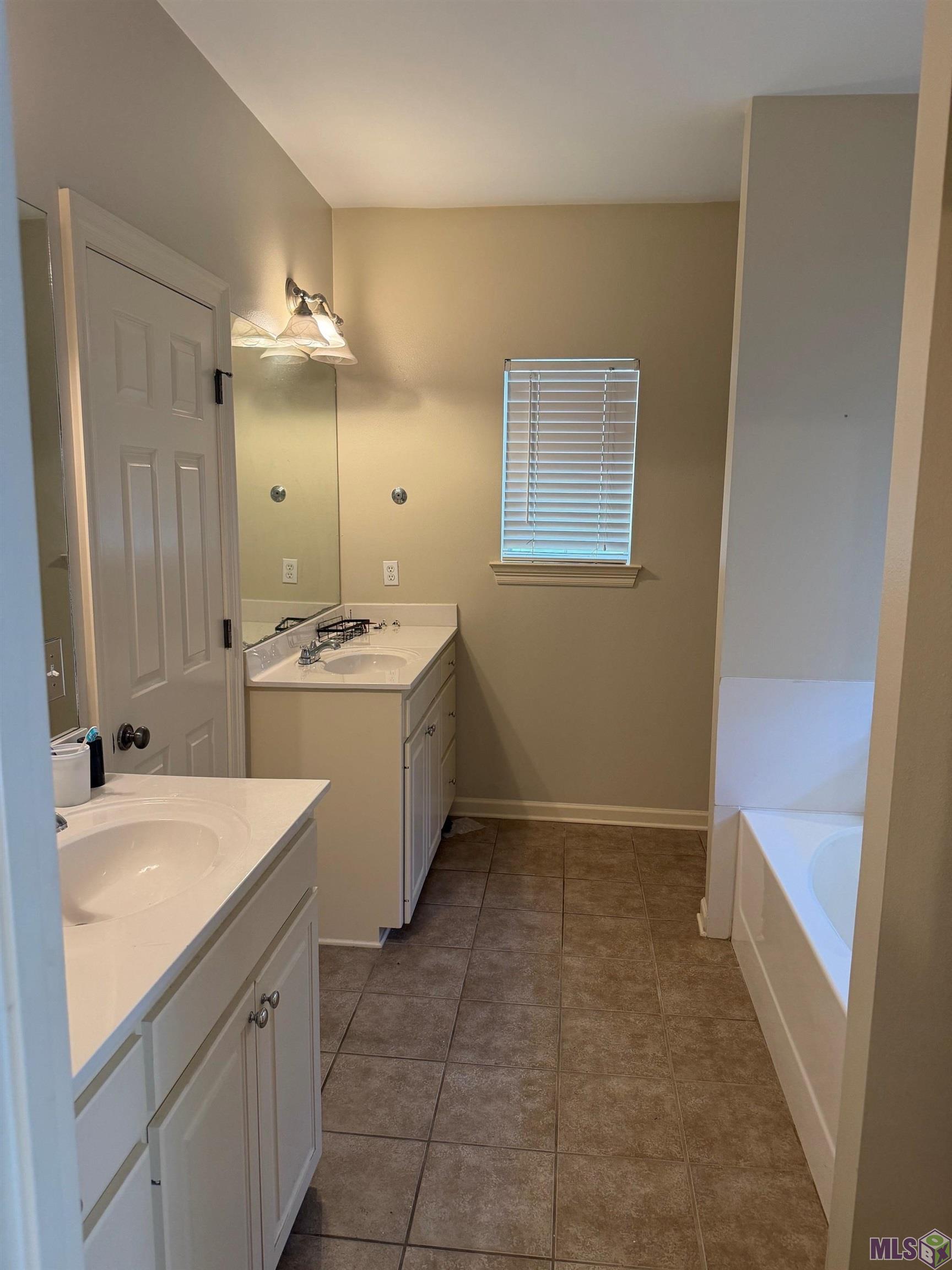 5257 Eastbay Drive Baton Rouge, LA 70820 - Photo 7 of 10