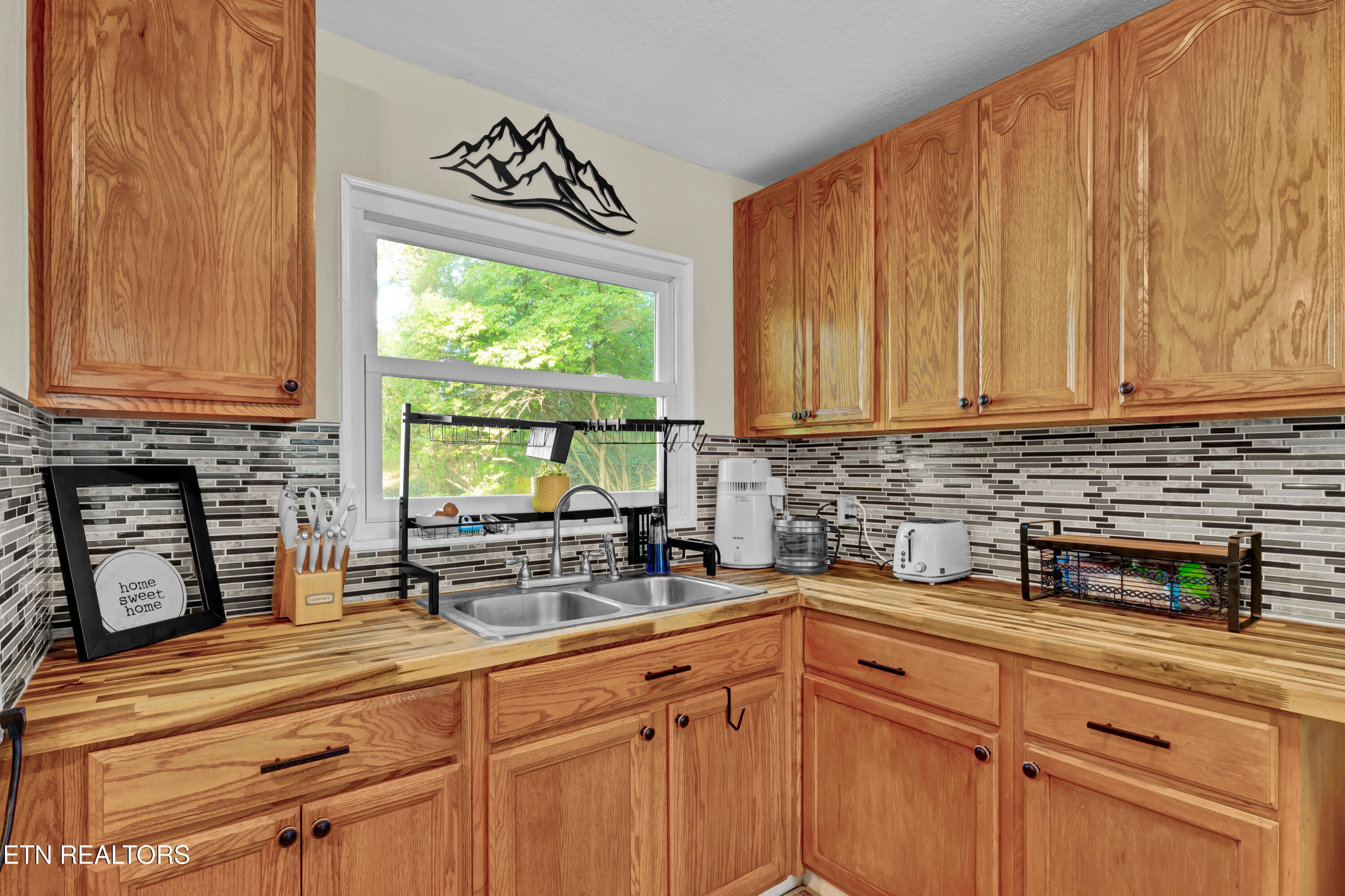 604 Florida Avenue Oak Ridge, TN 37830 - Photo 3 of 19 Kitchen 2