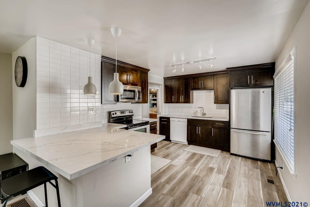 7433 California Avenue Southwest Seattle, WA 98136 - Photo 8 of 22