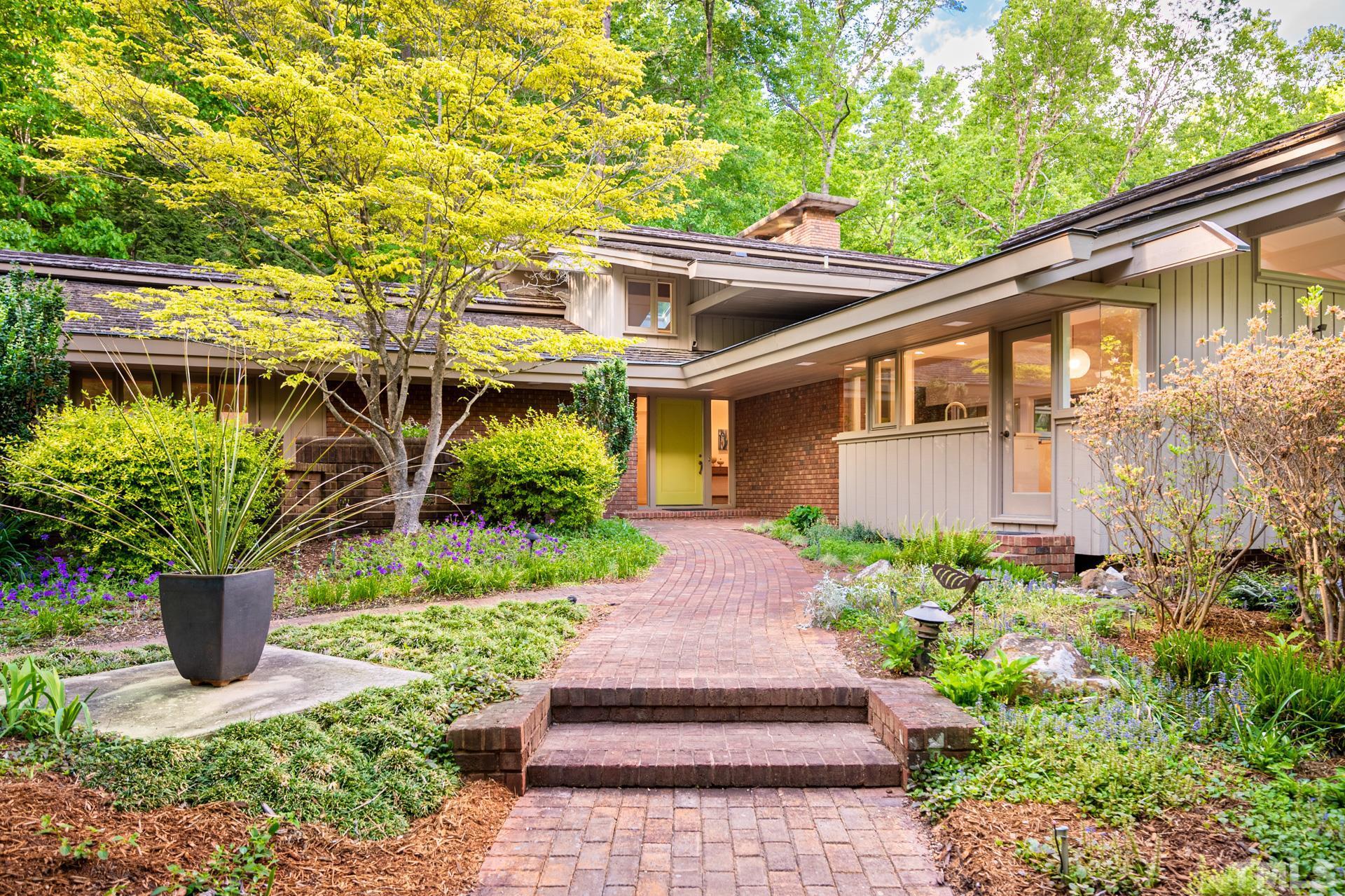 803 Cedar Falls Road Chapel Hill, NC 27514 - Photo 2 of 61 a front view of a house with a garden