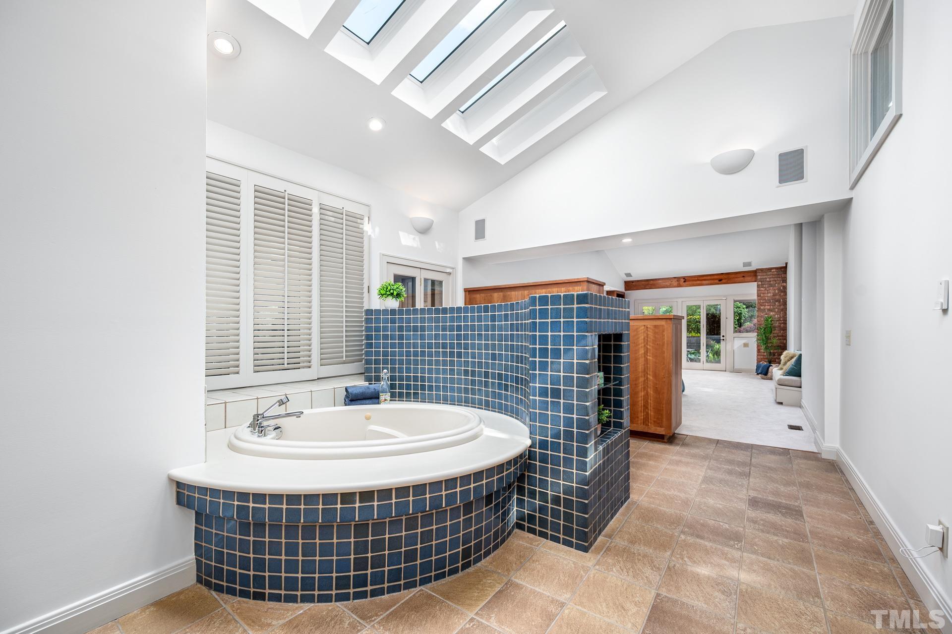 803 Cedar Falls Road Chapel Hill, NC 27514 - Photo 28 of 61 a bathroom with a bathtub and window
