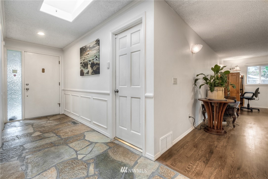 14616 Southeast 178th Place Renton, WA 98058 - Photo 4 of 25 Gallery Image 4