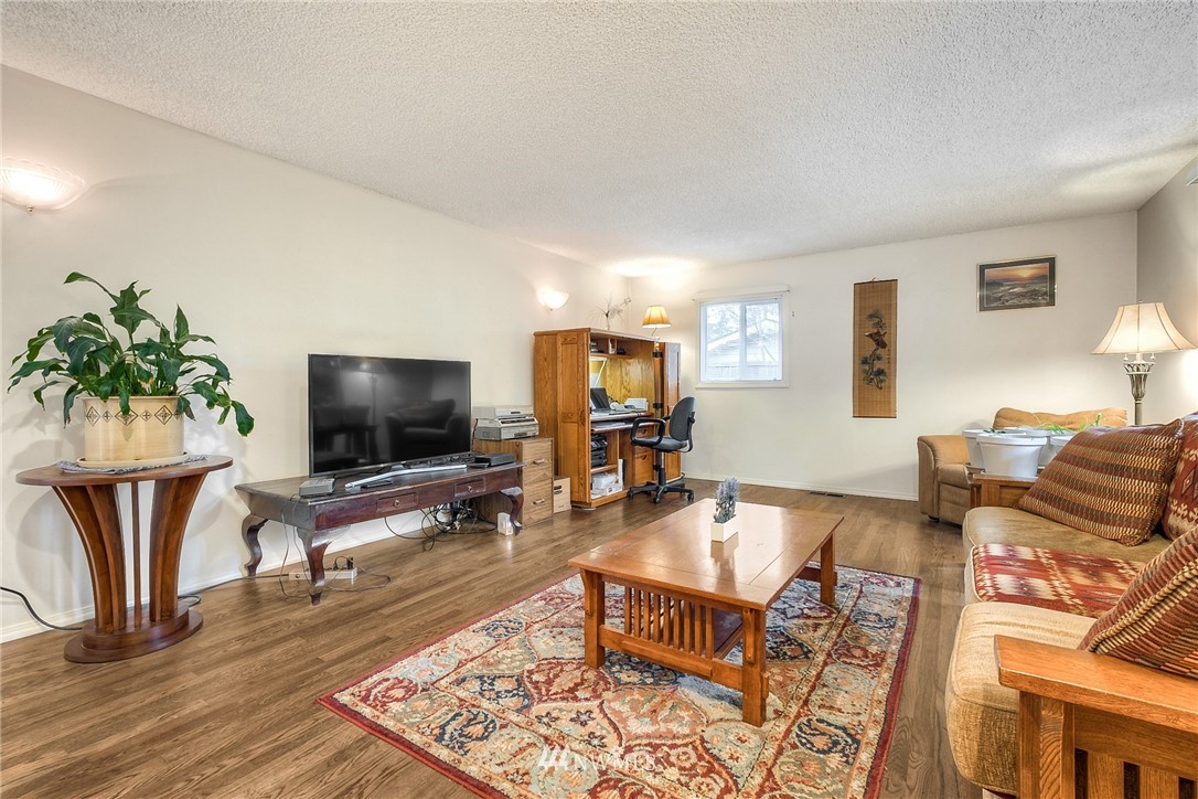 14616 Southeast 178th Place Renton, WA 98058 - Photo 7 of 25 Gallery Image 7