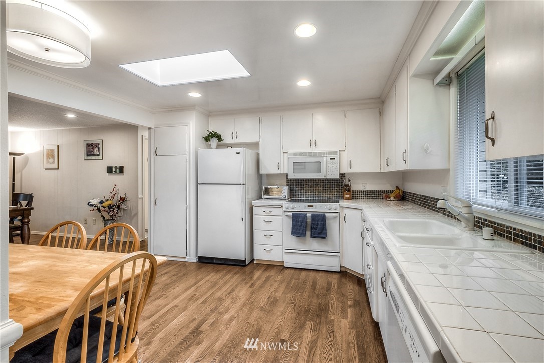 14616 Southeast 178th Place Renton, WA 98058 - Photo 8 of 25 Gallery Image 8